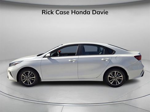 Used 2022 Kia Forte LXS w/ LXS Technology Package image 4