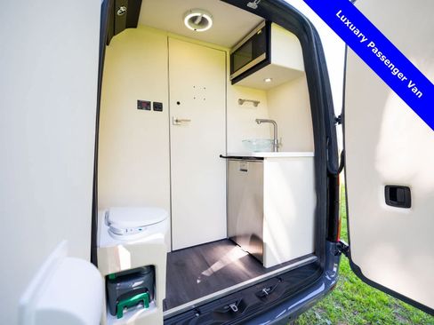Used 2024 Mercedes-Benz Sprinter 2500 image 70