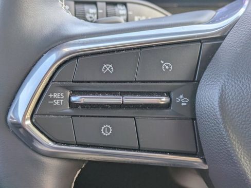 Used 2025 Chevrolet Traverse LT image 21