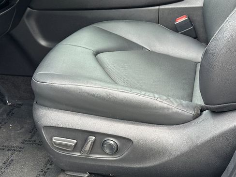 Used 2025 Toyota Grand Highlander AWD image 17