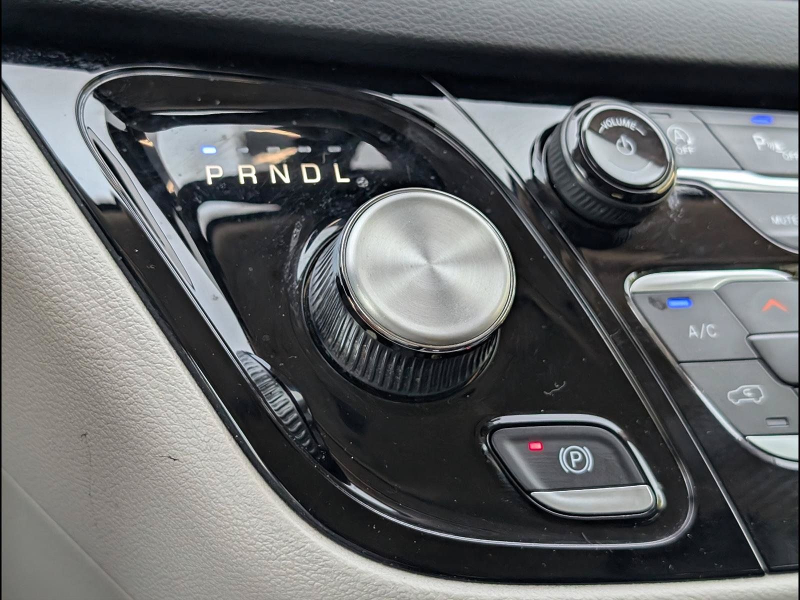 Used 2024 Chrysler Pacifica Touring-L FWD image 15