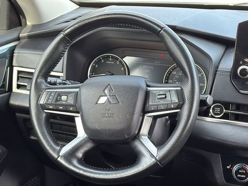 Used 2022 Mitsubishi Outlander SE image 21