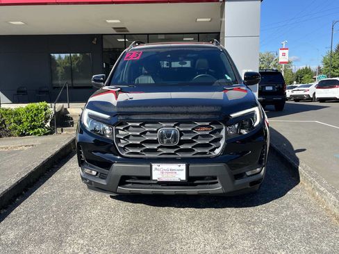Used 2023 Honda Passport TrailSport image 2