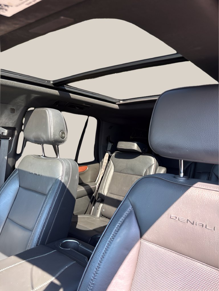 Used 2025 GMC Yukon Denali w/ Sun & Power Step Package AWD/4WD image 13