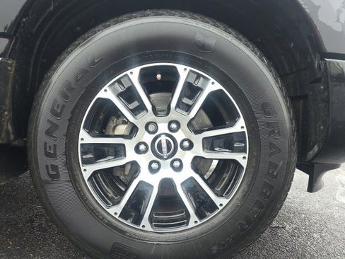 Certified 2024 Nissan Titan SV w/ SV Convenience Package image 10