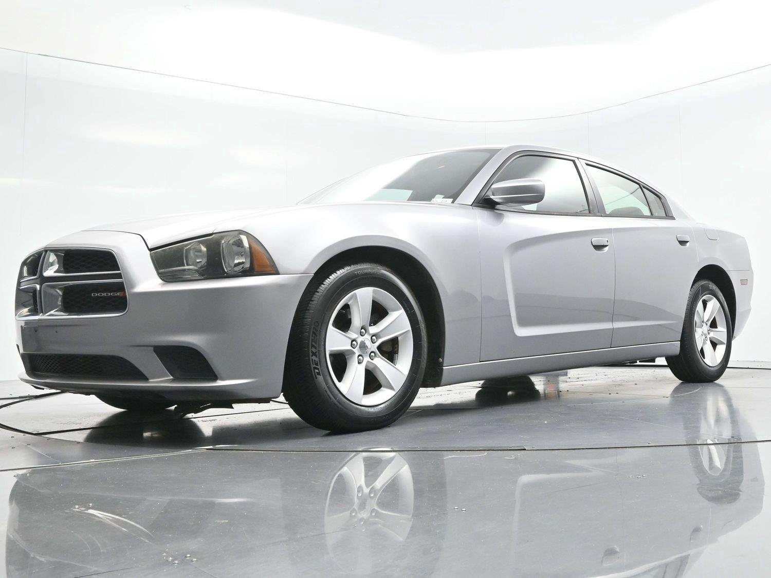Used 2013 Dodge Charger SE RWD image 39