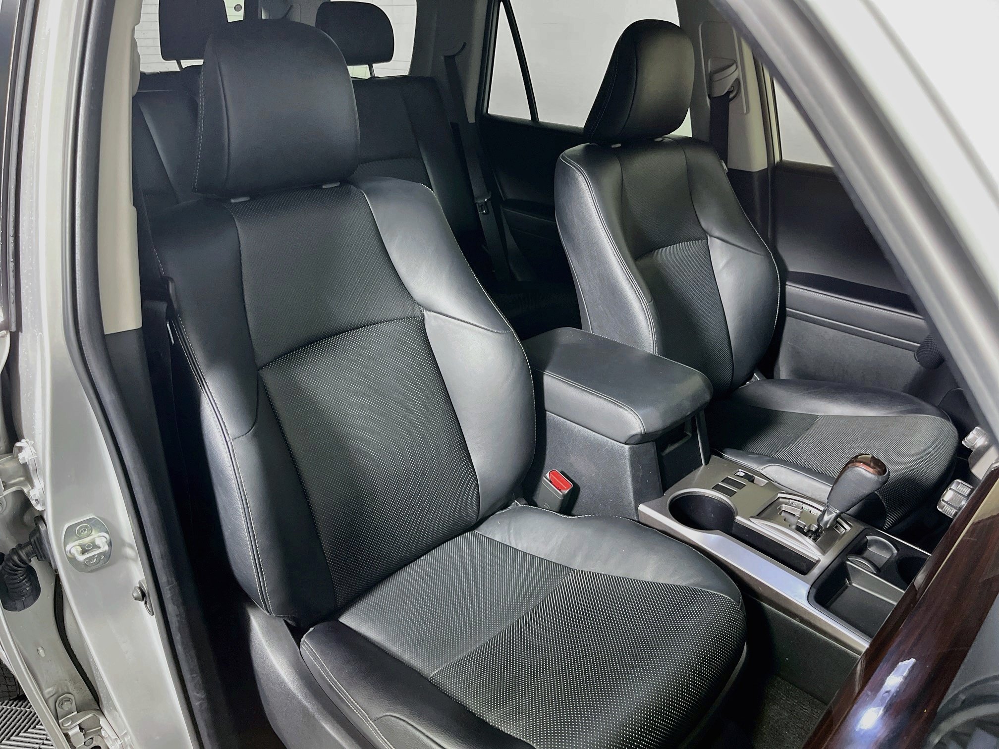 Used 2023 Toyota 4Runner Limited RWD image 31