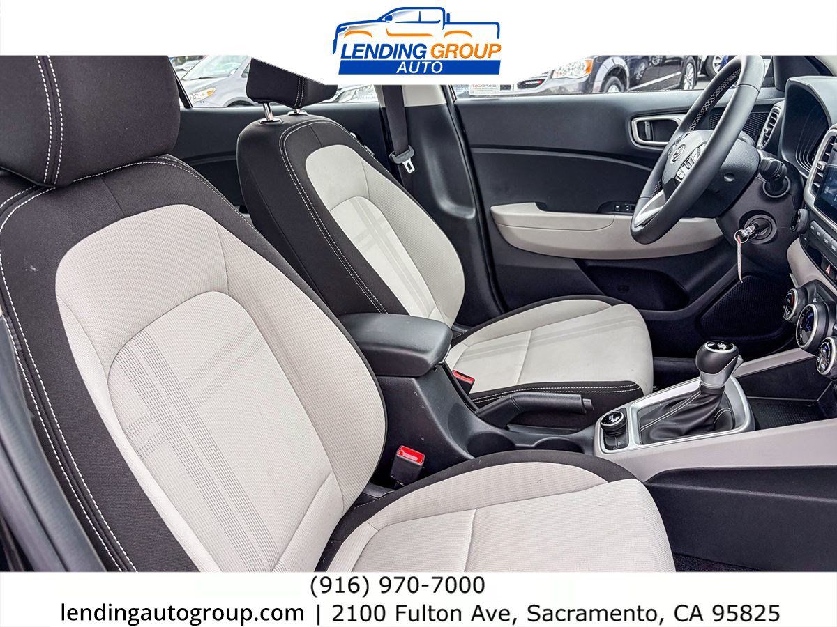Used 2023 Hyundai Venue SEL FWD image 15