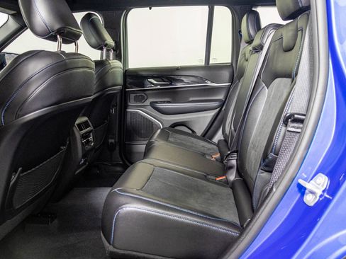 Used 2022 Jeep Grand Cherokee Trailhawk w/ Luxury Tech Group III AWD/4WD image 40