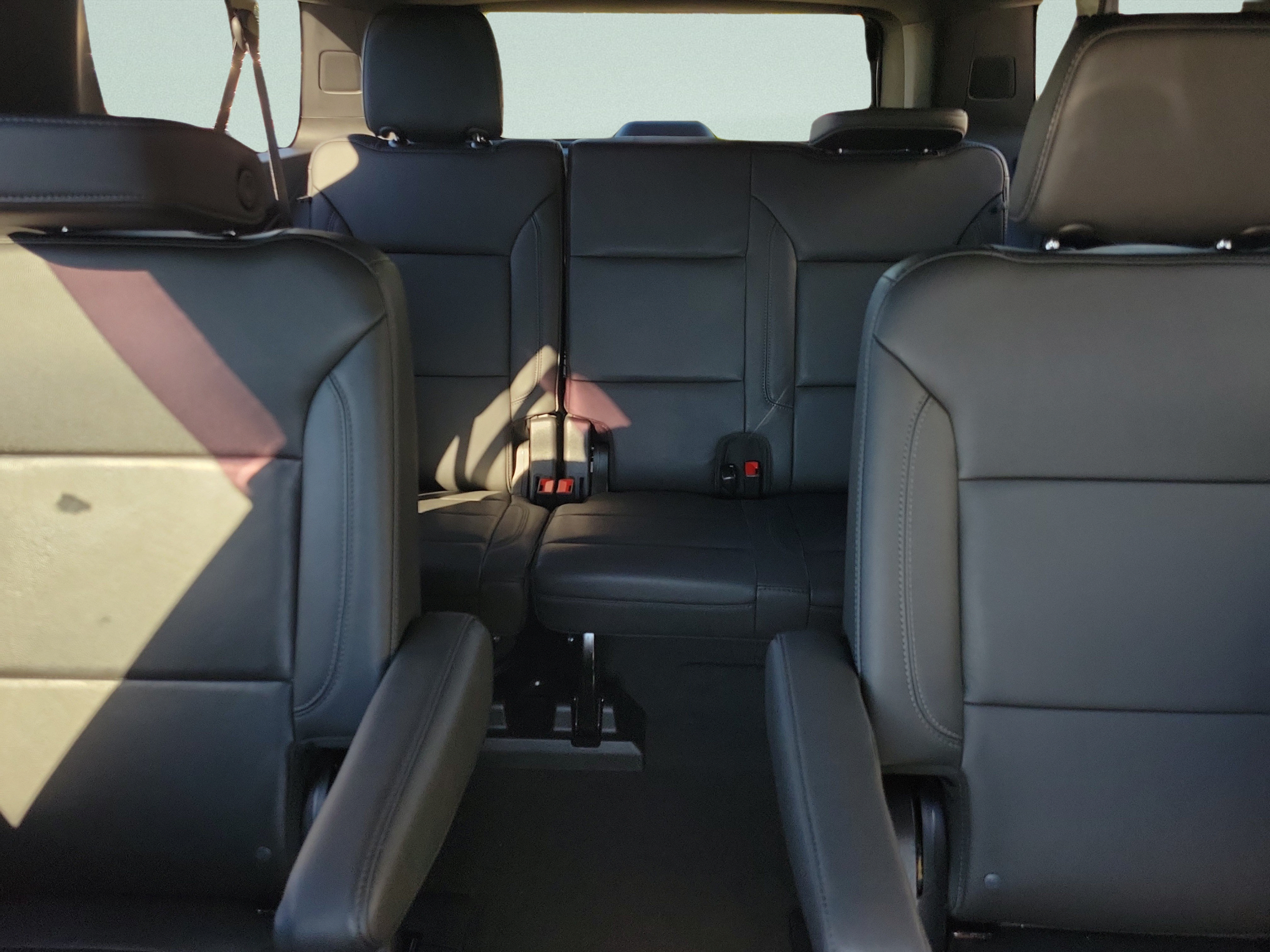 Used 2022 Chevrolet Suburban Z71 w/ Luxury Package AWD/4WD image 14