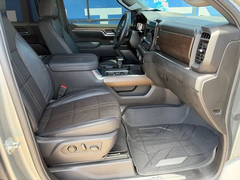 Used 2025 Chevrolet Silverado 1500 High Country w/ High Country Premium Package RWD image 12