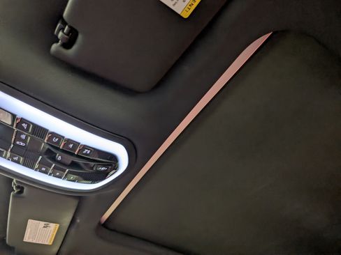 Certified 2025 Porsche Macan S AWD/4WD image 82