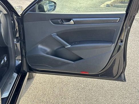 Used 2020 Volkswagen Passat 2.0T R-Line image 10