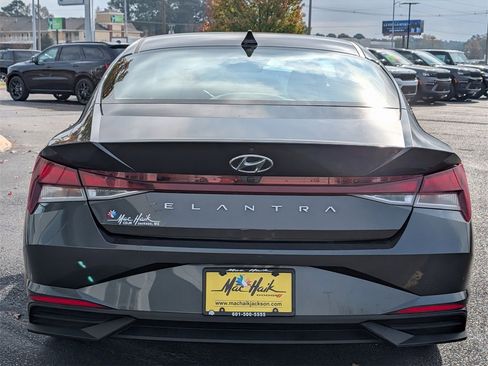 Used 2021 Hyundai Elantra SEL image 5
