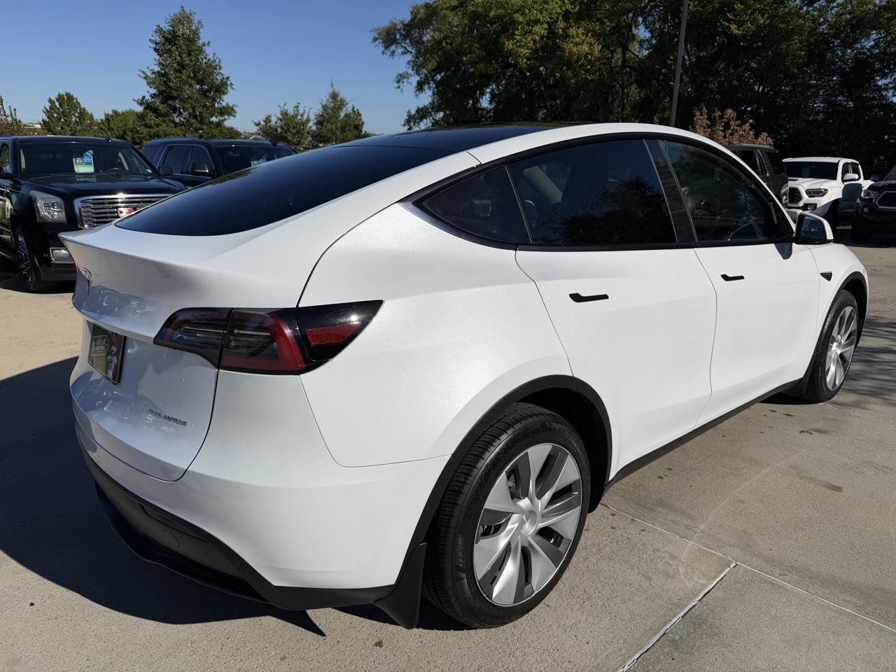 Used 2023 Tesla Model Y Long Range AWD/4WD image 5
