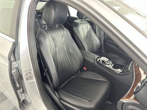 Used 2018 Mercedes-Benz E 300 4MATIC w/ Premium 2 Package (Q02) image 27
