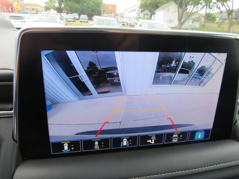 Used 2021 Chevrolet Suburban Premier w/ Premium Package AWD/4WD image 9
