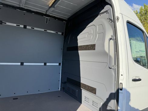 New 2026 Mercedes-Benz Sprinter 2500 image 18