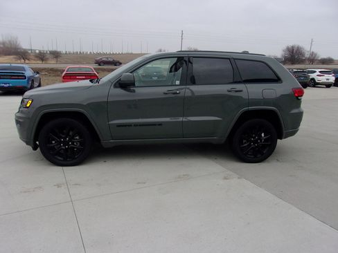 Used 2022 Jeep Grand Cherokee Laredo X image 7