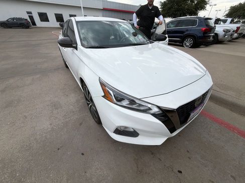 Used 2021 Nissan Altima 2.5 SR FWD image 3