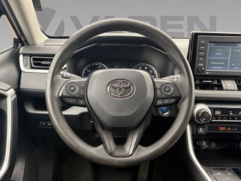 Used 2020 Toyota RAV4 XLE AWD/4WD image 9
