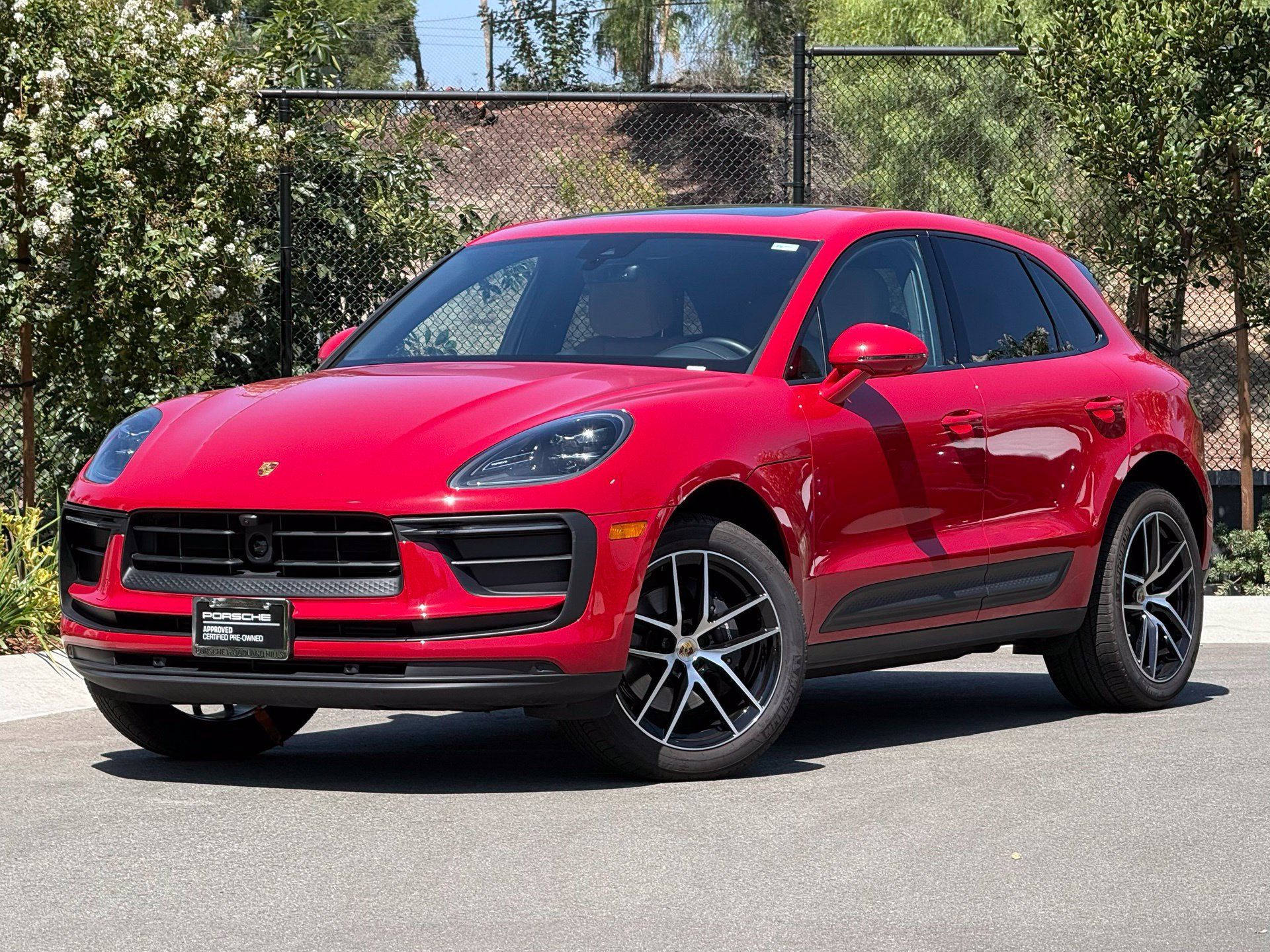 Certified 2026 Porsche Macan AWD/4WD image 1