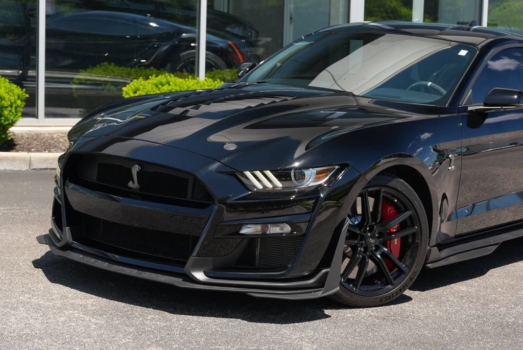 Used 2022 Ford Mustang Shelby GT500 w/ Technology Package RWD image 2