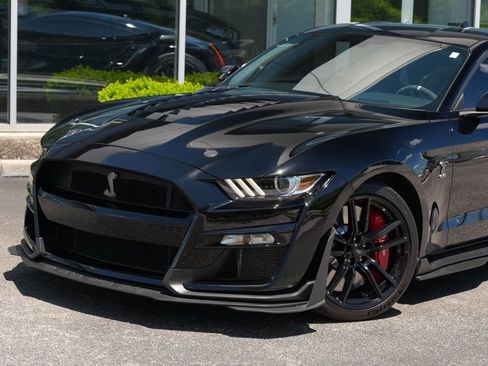 Used 2022 Ford Mustang Shelby GT500 w/ Technology Package RWD image 2