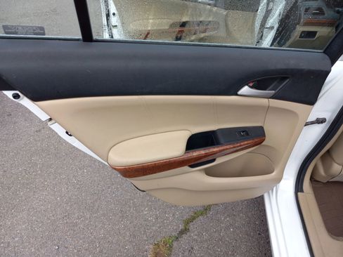 Used 2011 Honda Accord EX-L image 7