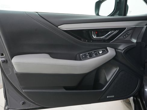 Used 2025 Subaru Outback Limited image 21