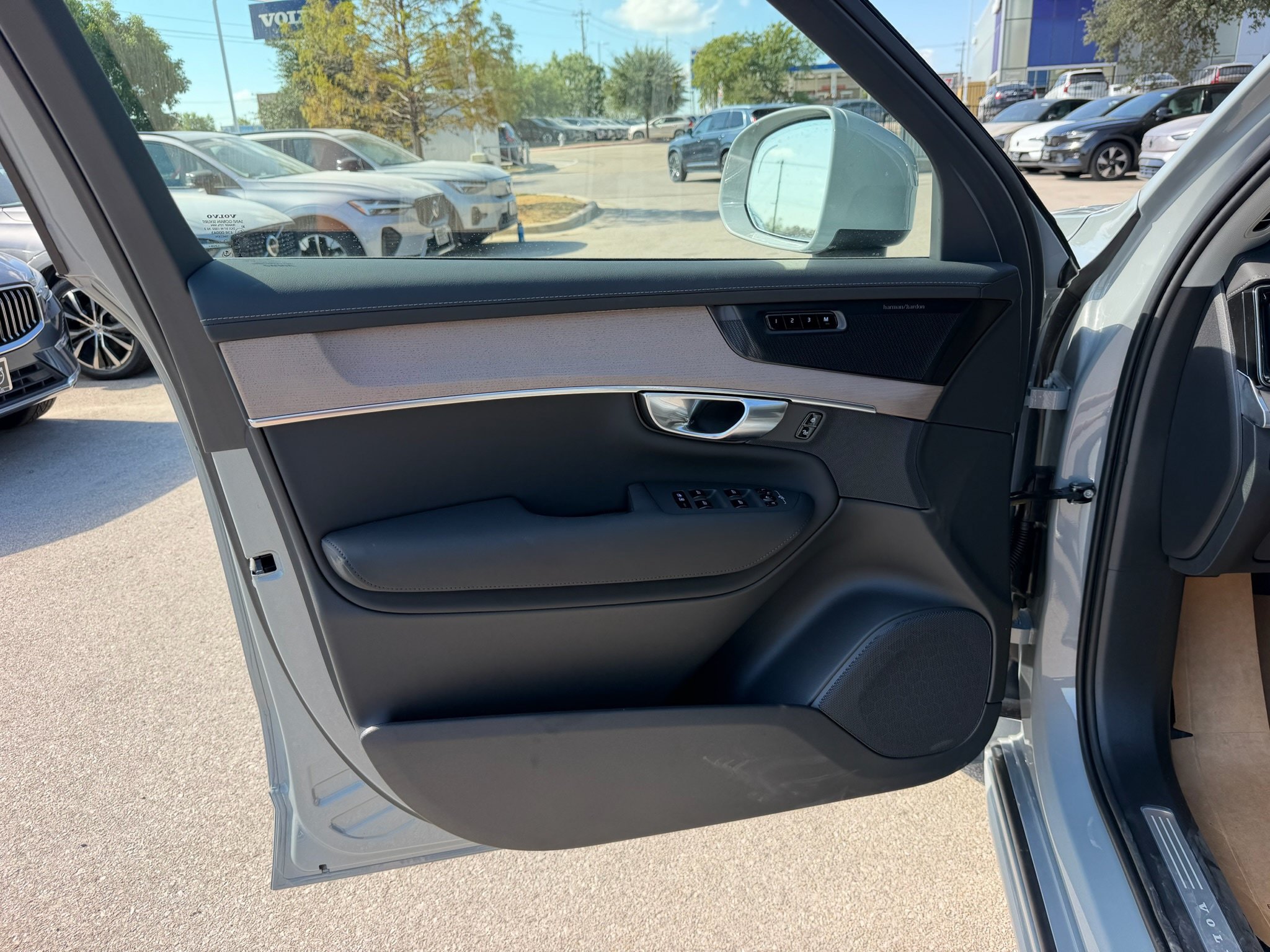 New 2027 Volvo XC90 T8 Plus AWD/4WD image 18