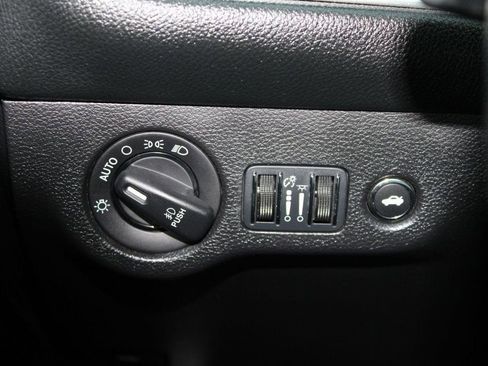 Used 2015 Dodge Challenger SXT Plus image 21