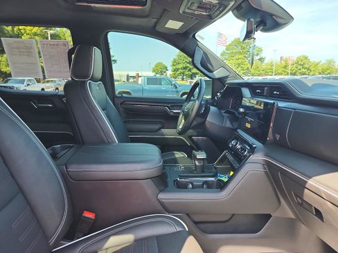 Certified 2025 GMC Sierra 1500 AT4X AWD/4WD image 9