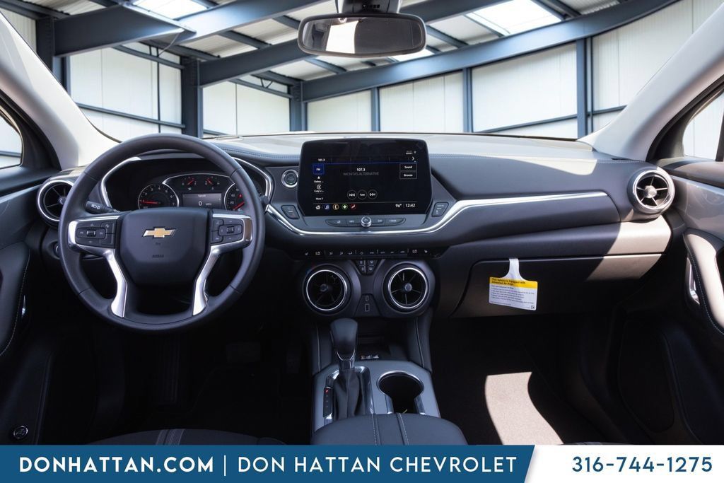 New 2025 Chevrolet Blazer LT w/ Convenience Package FWD image 4
