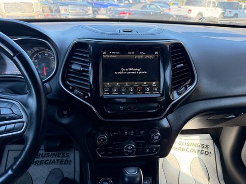 Used 2019 Jeep Cherokee High Altitude AWD/4WD image 13