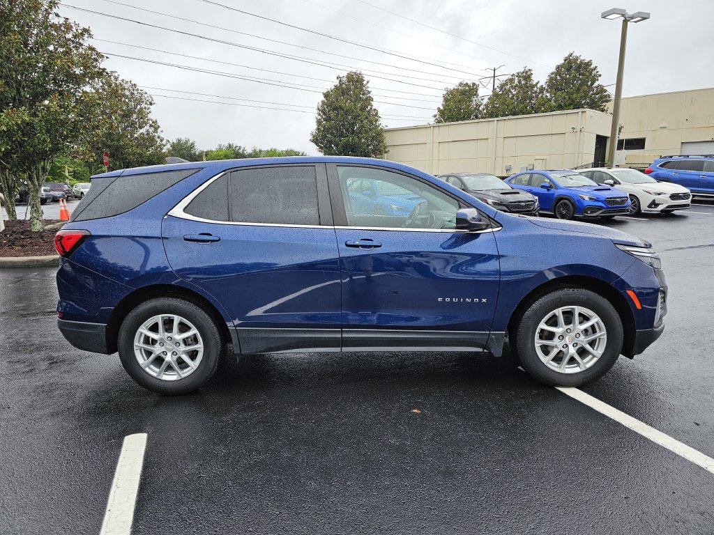 Used 2022 Chevrolet Equinox LT w/ Driver Convenience Package FWD image 2