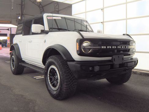 Used 2021 Ford Bronco Outer Banks w/ Sasquatch Package AWD/4WD image 5