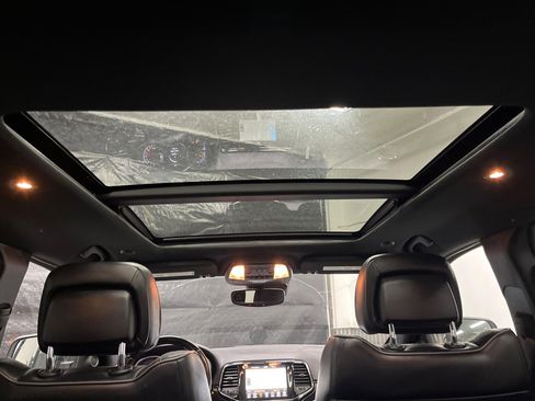 Used 2021 Jeep Grand Cherokee Overland image 18