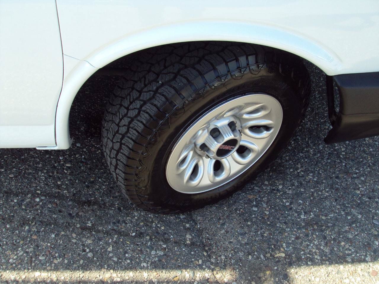 Used 2010 GMC Savana 1500 AWD image 29