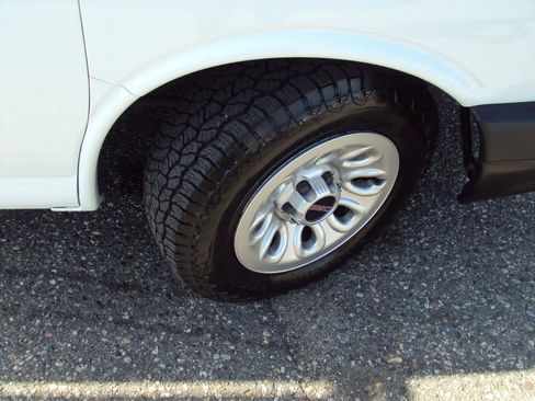 Used 2010 GMC Savana 1500 AWD image 29