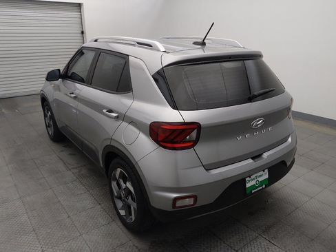 Used 2024 Hyundai Venue SEL FWD image 5