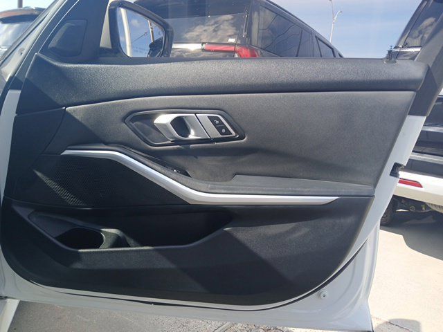 Used 2019 BMW 330i Sedan w/ M Sport Package RWD image 15