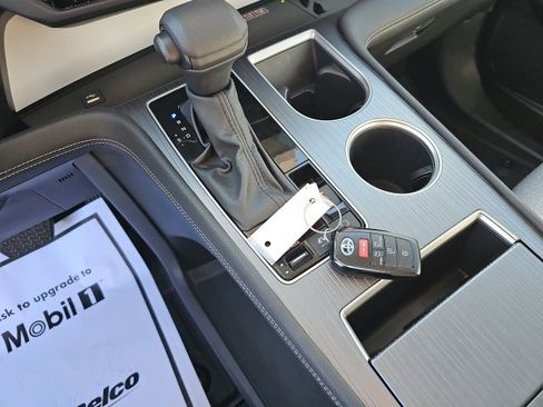 Used 2025 Toyota Sienna LE image 41