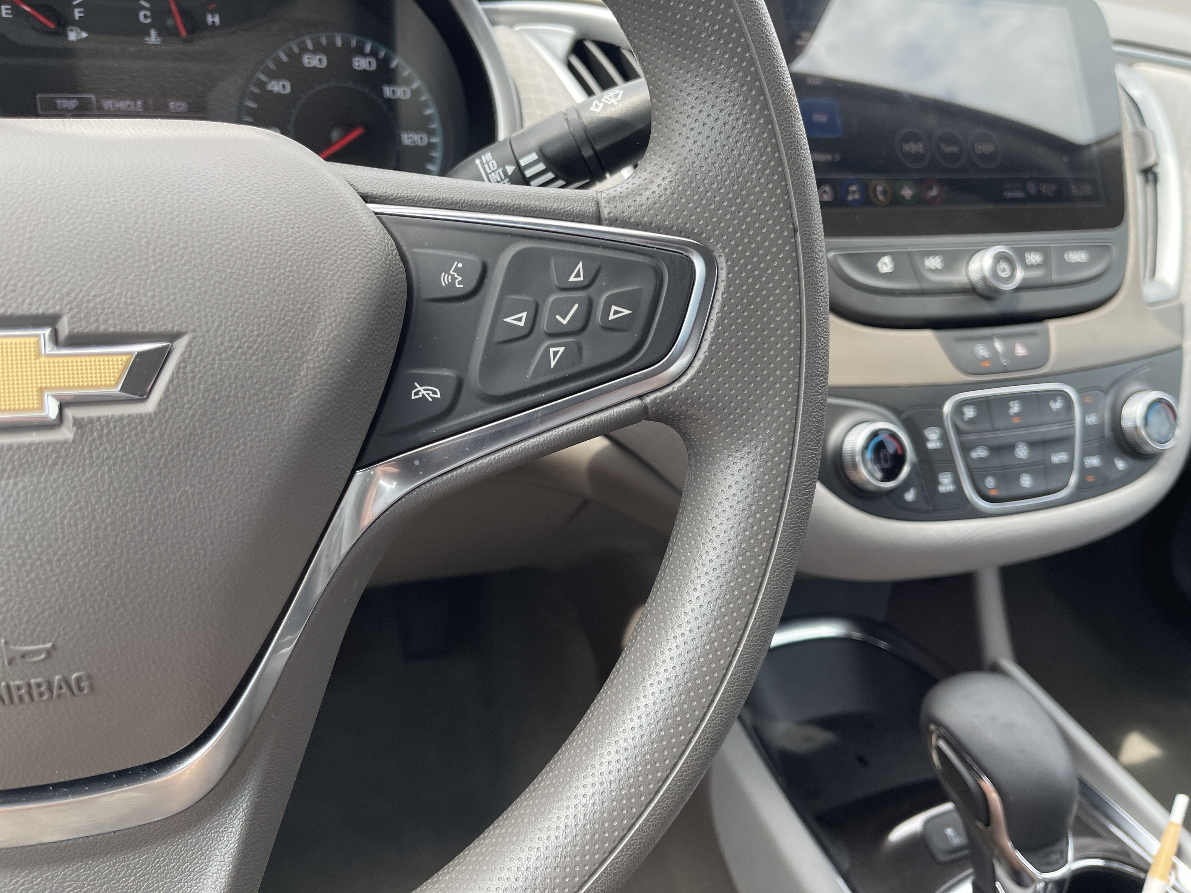 Used 2025 Chevrolet Malibu LT FWD image 16