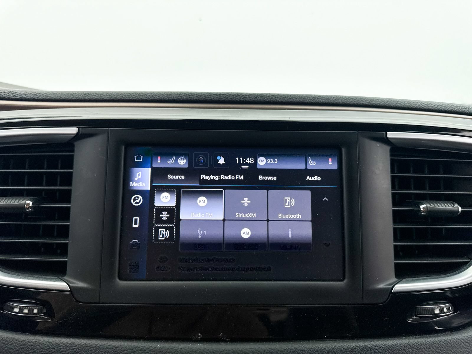 Used 2023 Chrysler Voyager LX FWD image 21