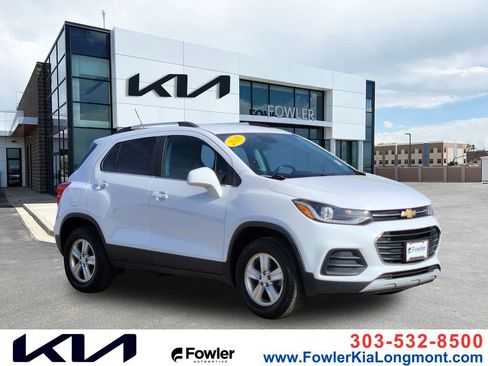 Used 2018 Chevrolet Trax LT w/ LT Convenience Package image 1