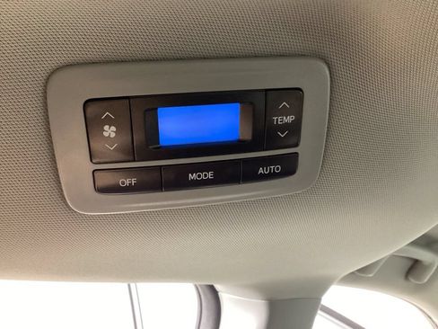Used 2020 Toyota Sienna SE FWD image 33