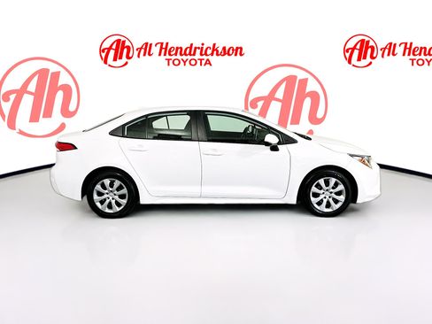 Used 2021 Toyota Corolla LE FWD image 2