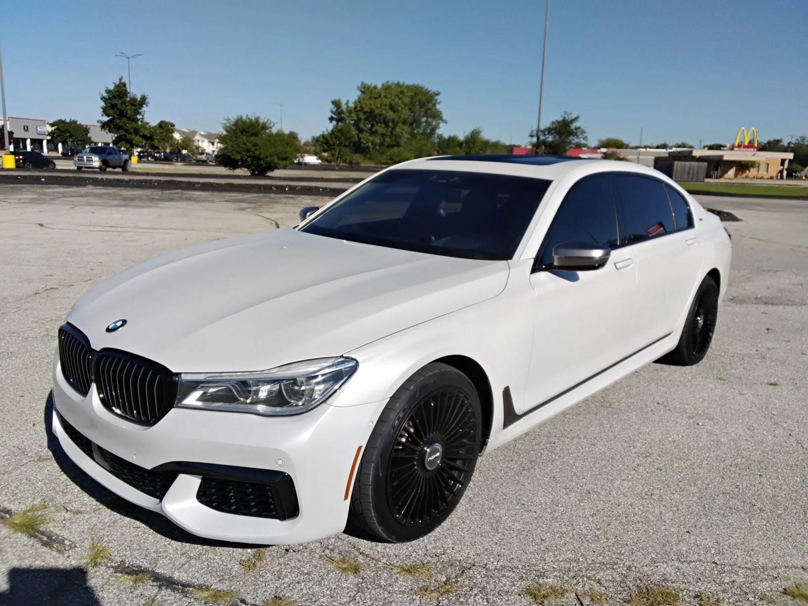 Used 2018 BMW M760i xDrive AWD/4WD image 1