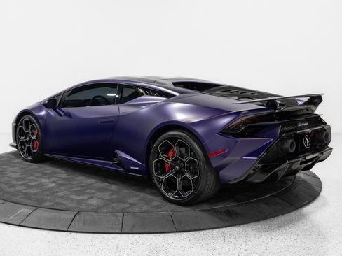 Used 2024 Lamborghini Huracan Tecnica RWD image 5